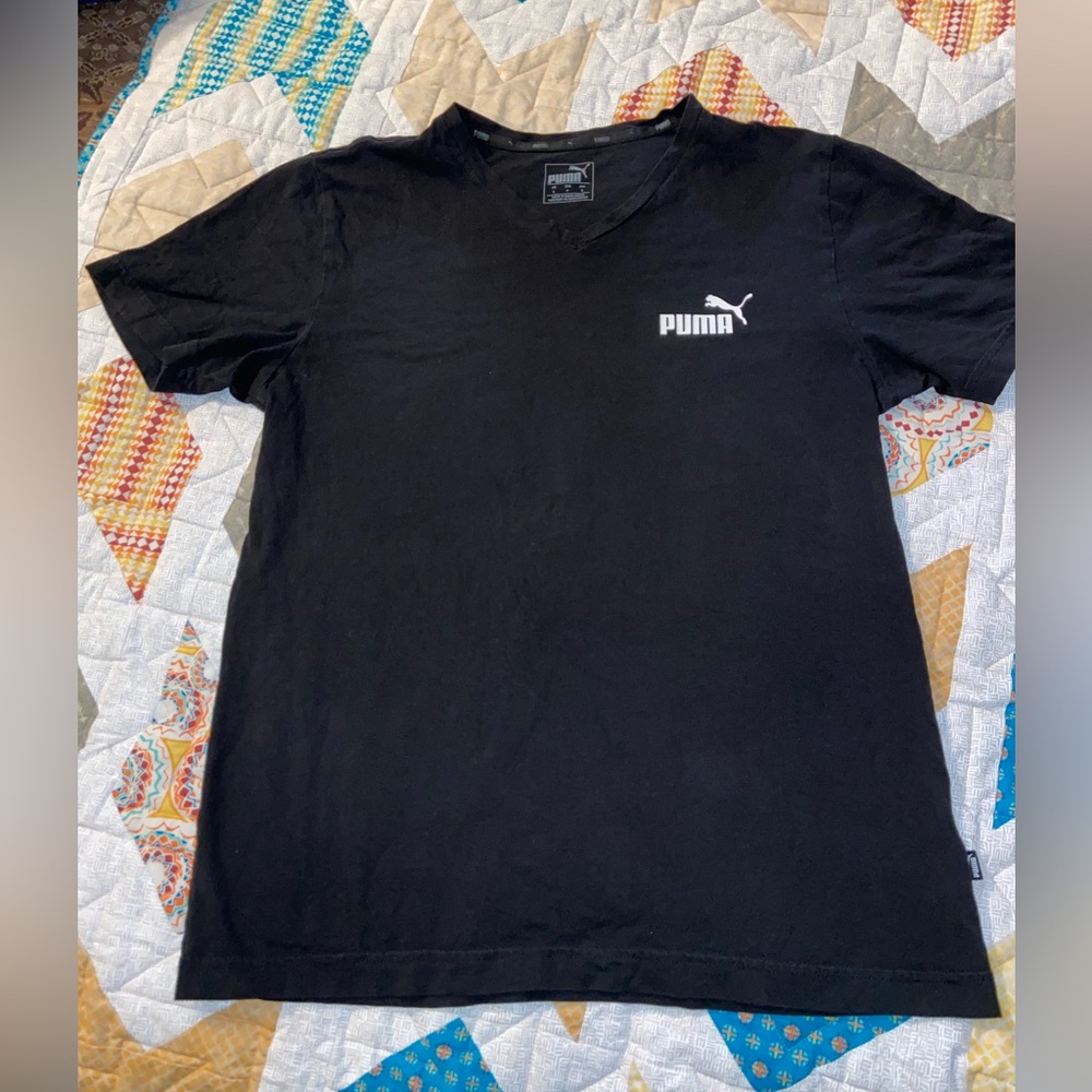 Puma logo t-shirt, men’s size small, great condition!